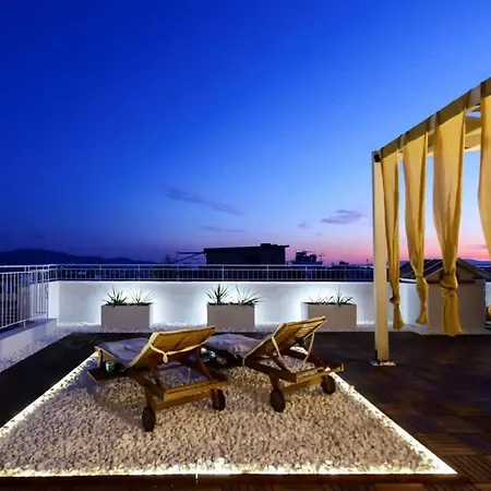 Skyloft - Location & Private Roof Garden شقة *