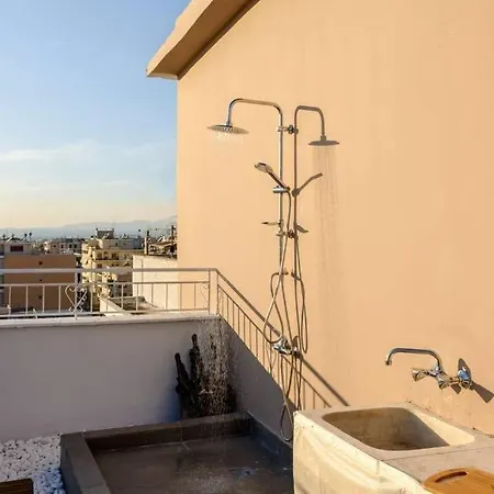 شقة Skyloft - Location & Private Roof Garden كالاماتا
