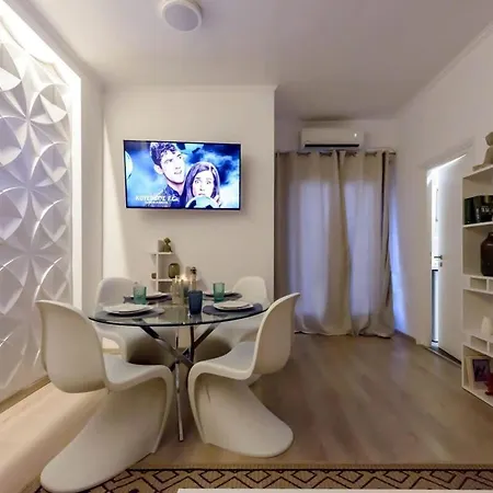 Skyloft - Location & Private Roof Garden Apartament Kalamata