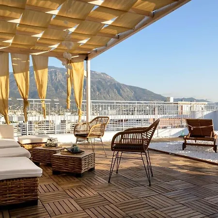 شقة Skyloft - Location & Private Roof Garden كالاماتا