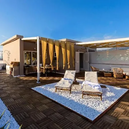 Skyloft - Location & Private Roof Garden كالاماتا